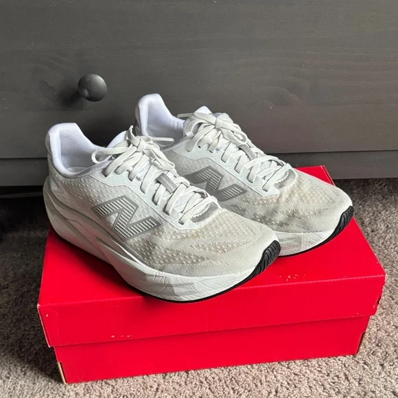 New Balance FuelCell Rebel v5 - Picture 1 of 3